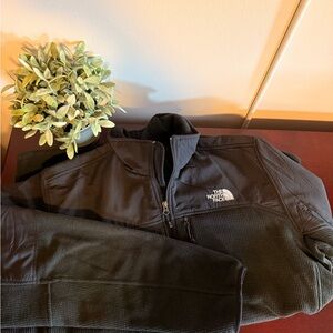 The North Face Men's Black Performance Jacket